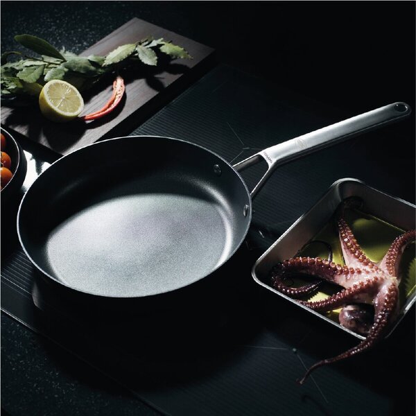 Taiten Pánev 26 cm FISKARS 1066947