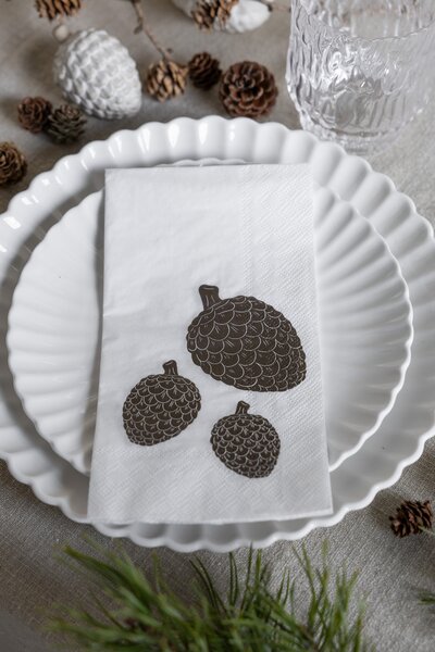 Storefactory Scandinavia Papírové ubrousky Pine Cones - White SF631