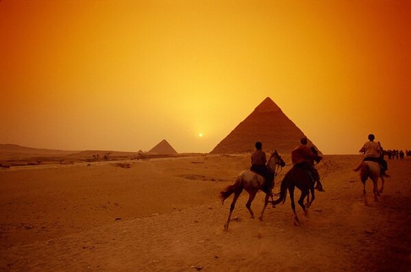 Plakát Pyramida v západu slunce (Velikost: 60 x 40 cm)