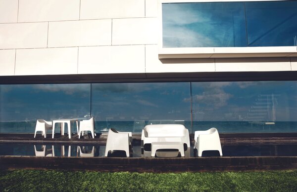 VONDOM Hnědé plastové zahradní lounge křeslo SOLID
