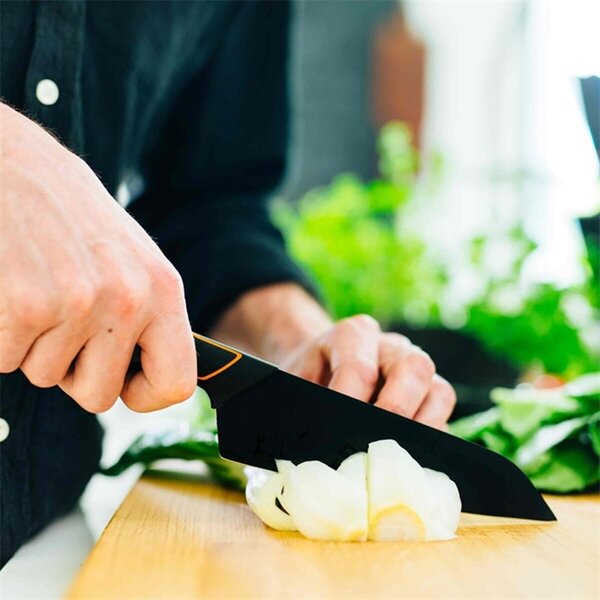 Edge Nůž kuchyňský Santoku 17 cm Fiskars 978331