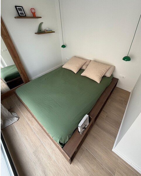 Hnědá dvoulůžková postel z borovicového dřeva s roštem 180x200 cm Ziggy – Karup Design