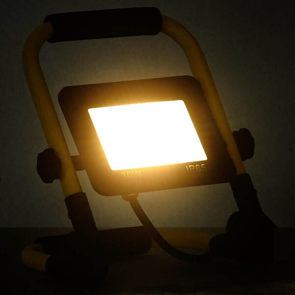 LED reflektor s rukojetí 30 W teplé bílé světlo 149635