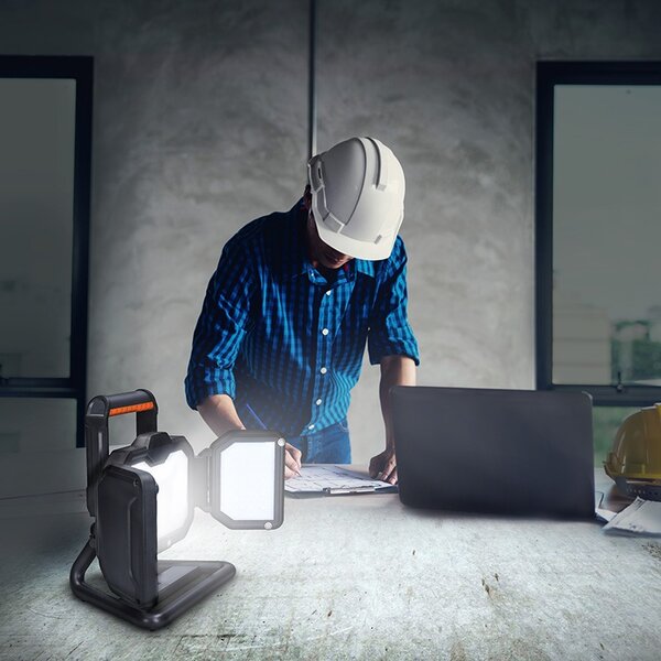 SOLIGHT LED reflektor 30W, přenosný, nabíjecí, 3000lm, oranžovo-černý