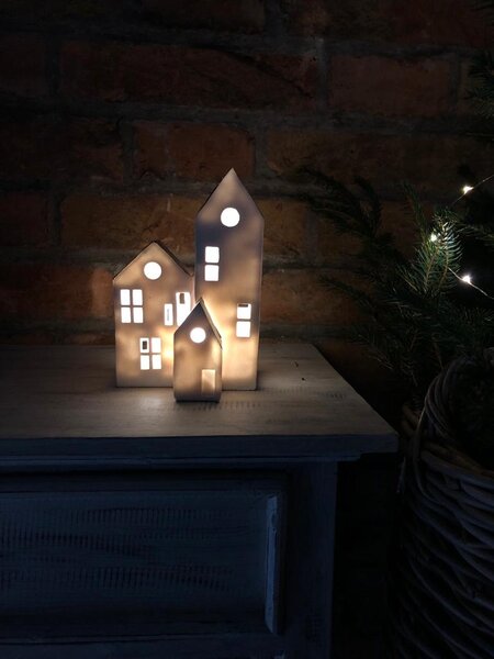 Led dekorace domečku s šedou střechou