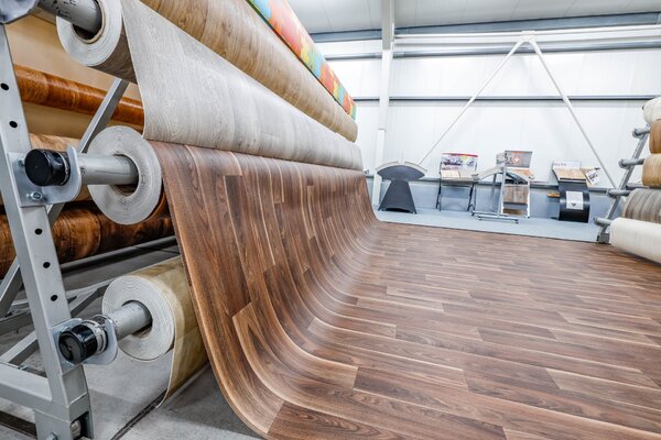 PVC podlaha Essentials (Iconik) 150 hazelnut brown - 2,75x5,1m (RO)