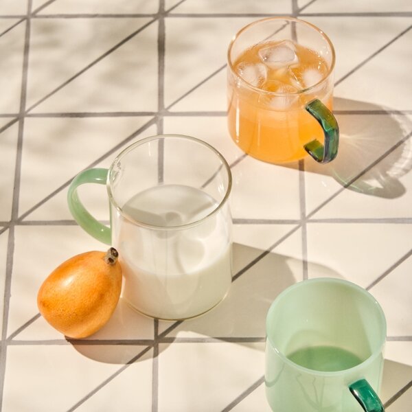 Kave Home Čirý skleněný hrnek Micla 260 ml