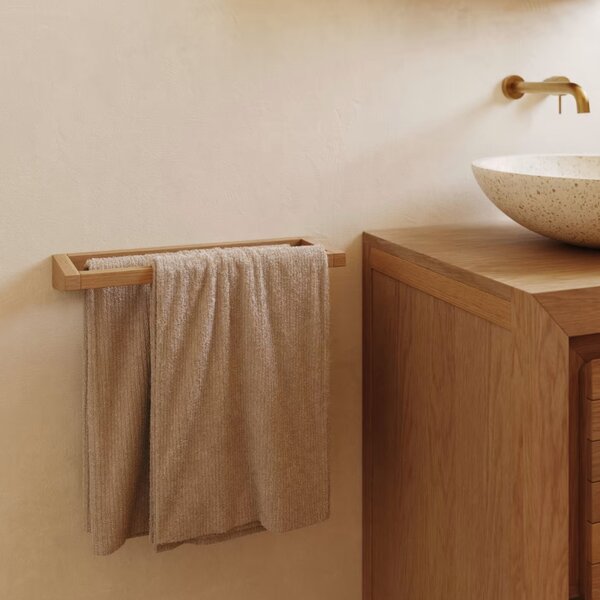 Teakový věšák na ručníky Kave Home Kenta 40 x 15 cm