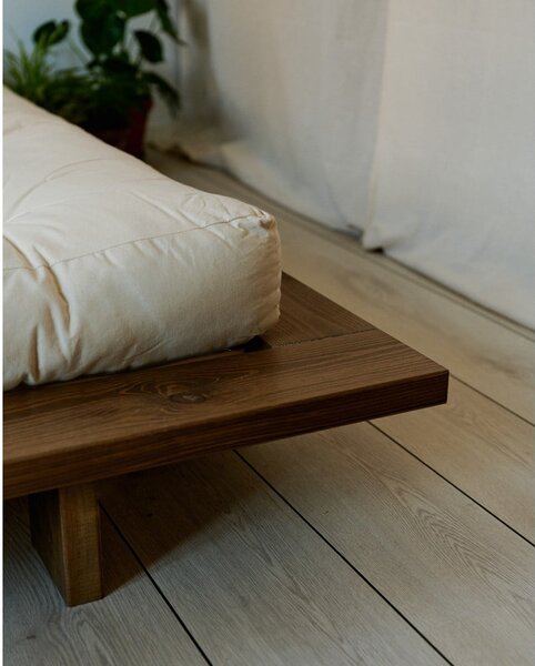 Hnědá dvoulůžková postel z borovicového dřeva s roštem 140x200 cm Japan – Karup Design