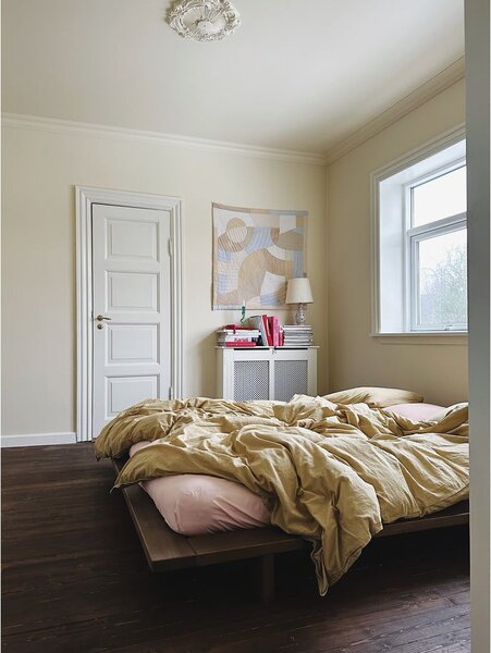 Hnědá dvoulůžková postel z borovicového dřeva s roštem 140x200 cm Japan – Karup Design