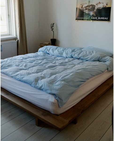 Hnědá dvoulůžková postel z borovicového dřeva s roštem 140x200 cm Japan – Karup Design