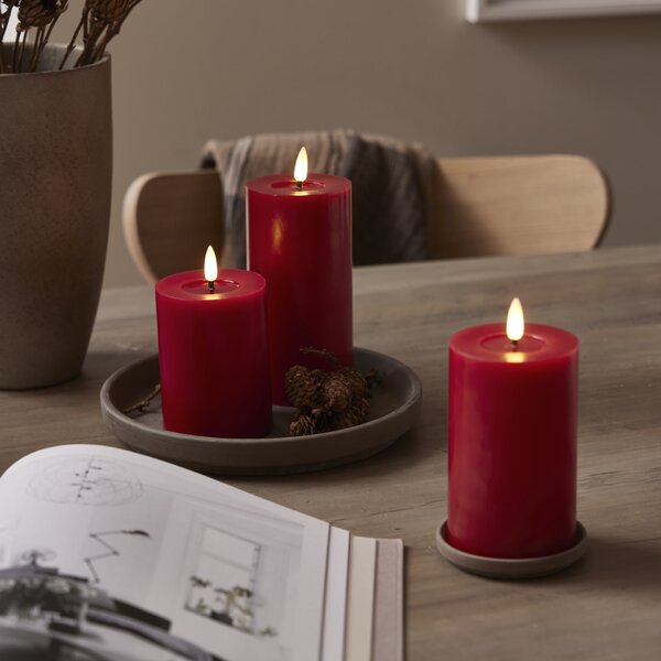 LED svíčka Flamme Flow Pillar Red 17,5 cm