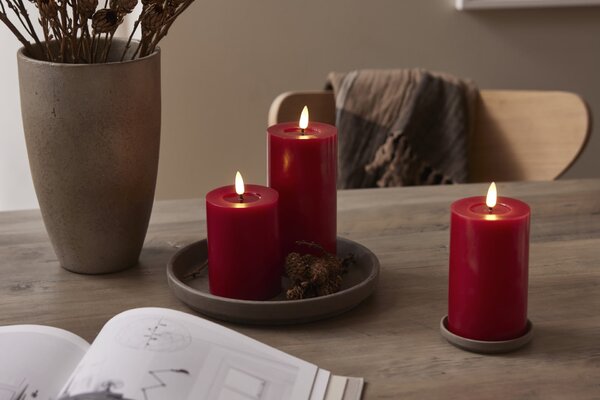 LED svíčka Flamme Flow Pillar Red 17,5 cm