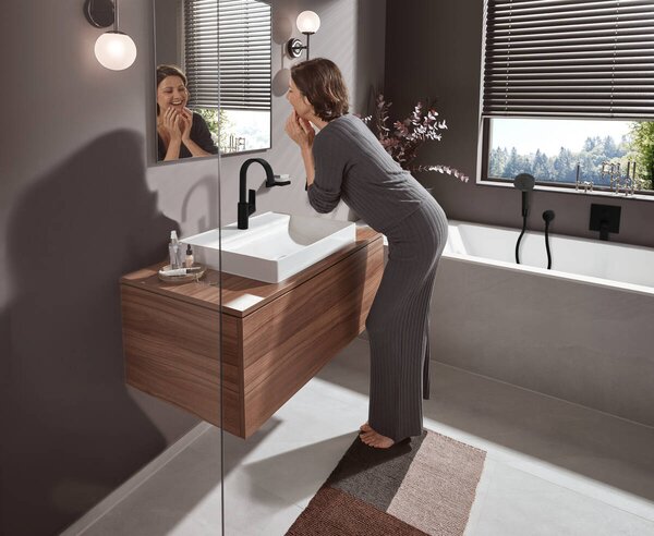 Hansgrohe Vivenis páková umyvadlová baterie 210 s otočným výtokem a odtokovou soupravou s táhlem, matná černá 75030670