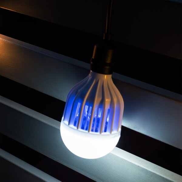 LED žárovka likvidující hmyz E27 studená 6500k 8w 800 lm