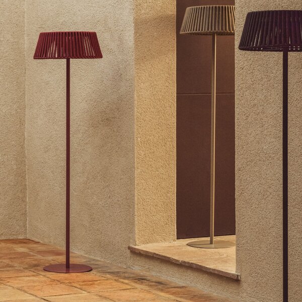Kave Home Černá zahradní solární LED lampa Aldet 160 cm