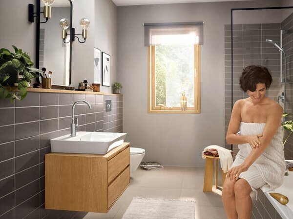 Hansgrohe Rebris E páková umyvadlová baterie 210 s otočným výtokem a odtokovou soupravou s táhlem, chrom 72576000