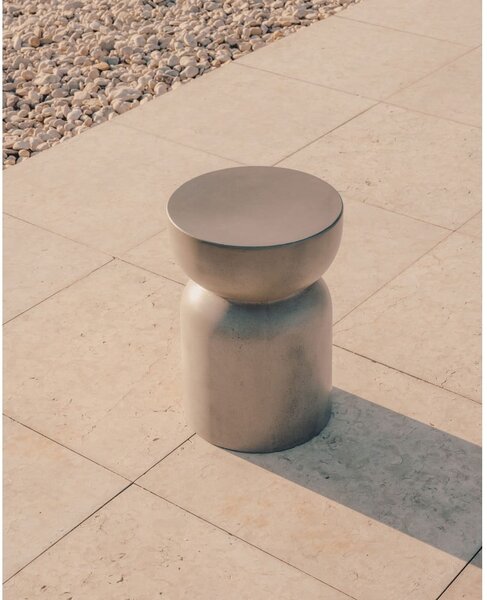 Betonový kulatý zahradní stolek ø 32 cm Garbet – Kave Home