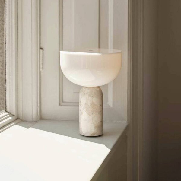New Works NEW WORKS LED stolní lampa na baterii Kizu, béžová, mramor, stmívatelné, stmívatelný, Krémová / jantar, Obývací pokoj / jídelna, Kámen, Design