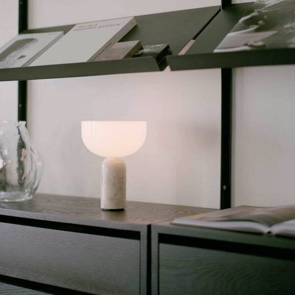 New Works NEW WORKS LED stolní lampa na baterii Kizu, béžová, mramor, stmívatelné, stmívatelný, Krémová / jantar, Obývací pokoj / jídelna, Kámen, Design