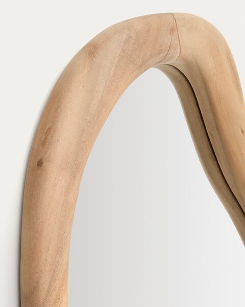 Nástěnné zrcadlo s dřevěným rámem 44x68 cm Selem – Kave Home