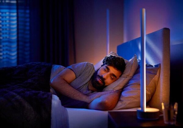 Philips HUE White and color ambiance 8719514433465 Signe stolní svítidlo LED 55,3cm 11,8W/1040lm bílá, imitácia dreva, bluetooth