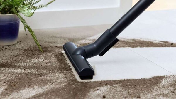 Podlahový vysavač Bosch BGB41RD3H – sáčkový, příkon 600 W, objem 4 l