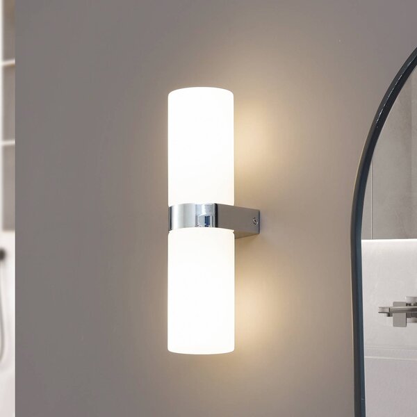 Lucande Koupelnové nástěnné svítidlo Basolo, chrom, výška 31,5 cm, sklo, IP44, stmívatelný, Chrom / stříbro, Koupelna, Moderní