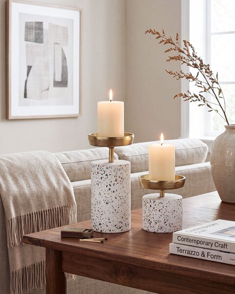 Sada 2 svícnů KAENGAN 13/24 cm Kámen Terrazzo efekt Zlatá