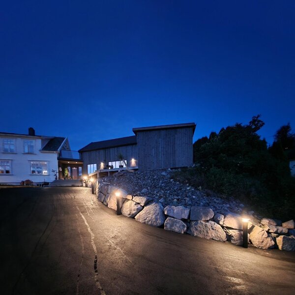 SLC LED hlava Faro Bollard černá 2322lm 2700/3200/4000K Ra80 nastavitelná intenzita IP66 360