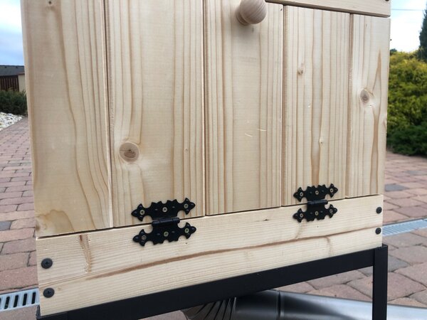 Hoříme.cz Zahradní domácí udírna HM50100K KOMPLET velká S topeništěm klasik: Rozměry topeniště 20x20x30 cm