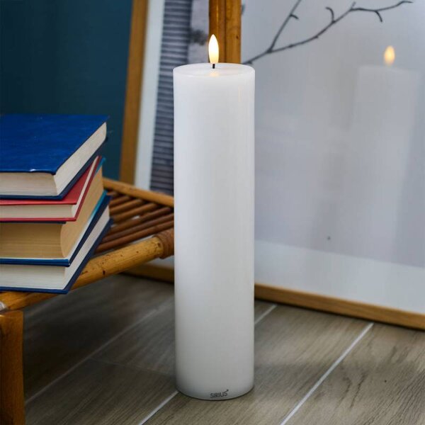SIRIUS Dobíjecí LED svíčka z pravého vosku Sille, Ø 7,5 × 30 cm, bílá