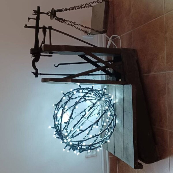 DECOLED 3D LED svítící koule na zahradu, pr. 40 cm, ledově bílá, černý kabel, IP67, hliník, Easy fix
