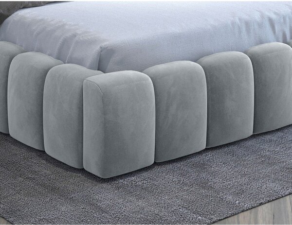 Světle šedá čalouněná dvoulůžková postel s úložným prostorem s roštem 140x200 cm Lamica – ELTAP