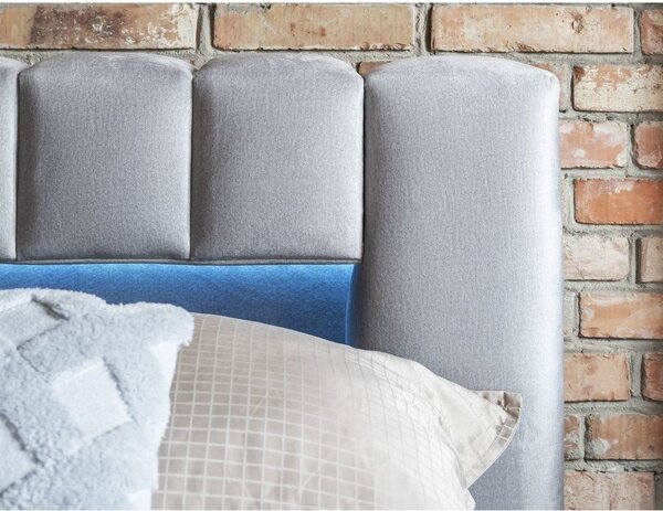 Světle šedá čalouněná dvoulůžková postel s úložným prostorem s roštem 140x200 cm Lamica – ELTAP