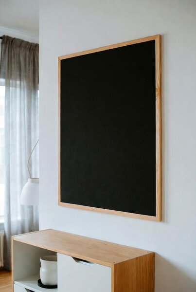 Toptabule.sk Černá magnetická tabule v přírodním dřevěném rámu CLASSIC 50x50 cm