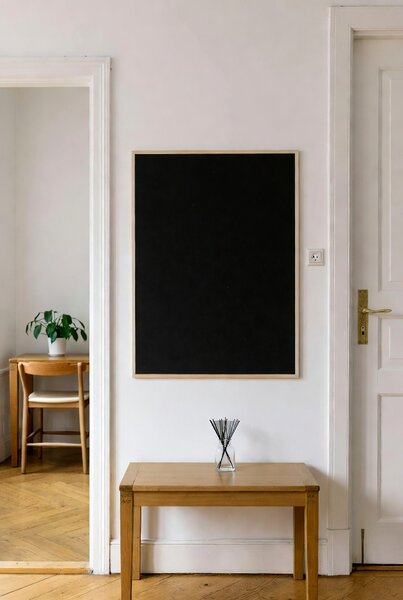 Toptabule.sk Černá magnetická tabule v přírodním dřevěném rámu CLASSIC 50x50 cm