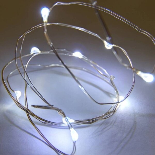 LED světýlka na baterie, kapičky, 5 m, ledově bílá, 50 diod, drátek, IP20 interiér, 3 × AA