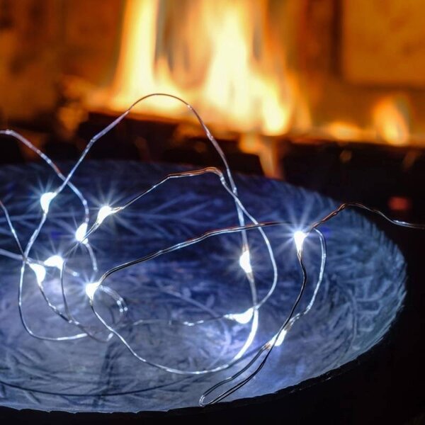 LED světýlka na baterie, kapičky, 5 m, ledově bílá, 50 diod, drátek, IP20 interiér, 3 × AA
