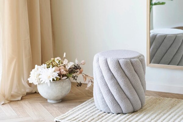 LÉTO -15% Nordic Living Šedý taburet Sansa 38 cm