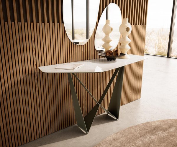 DELIFE Konzolový stůl Edge polygonální 140×50 cm keramika onyx champagne Spios kov titanová barva