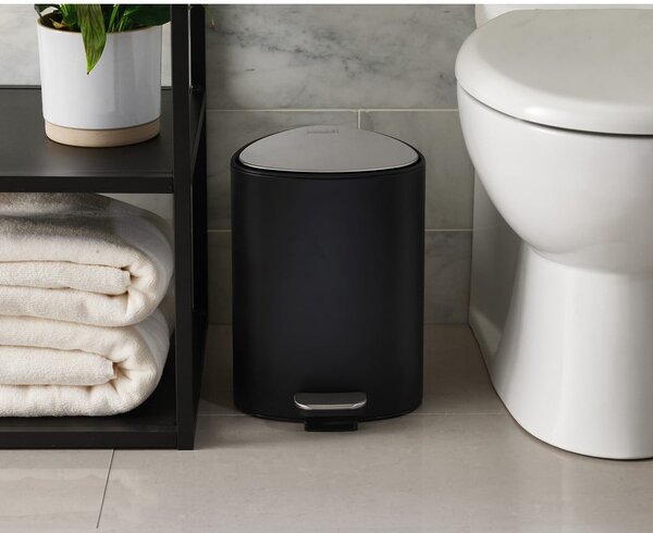 Matně černý nášlapný ocelový odpadkový koš 5 l EasyStore Luxe – Joseph Joseph