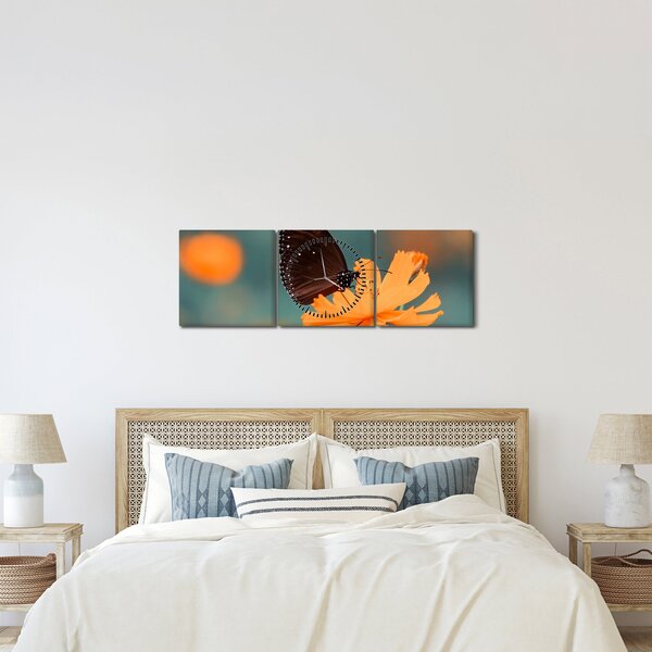 Obraz - motýl na oranžové květině (s hodinami) (90x30 cm)
