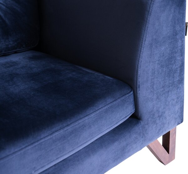 Nordic Design Tmavě modré sametové křeslo Sonny