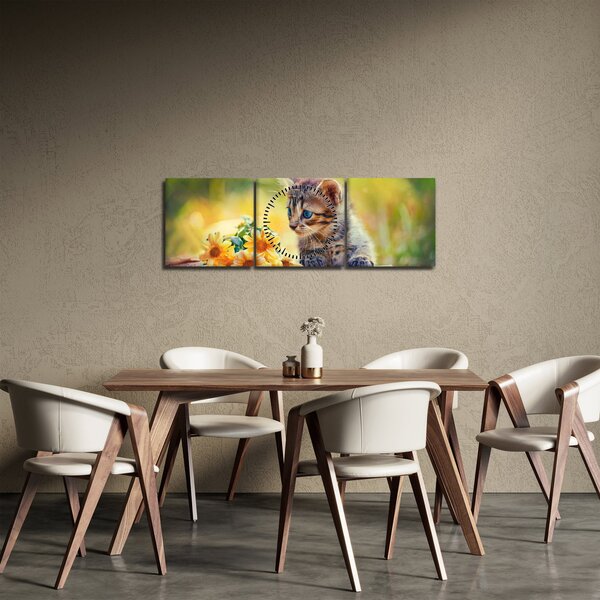 Obraz koťátka dívající se na květinu (s hodinami) (90x30 cm)
