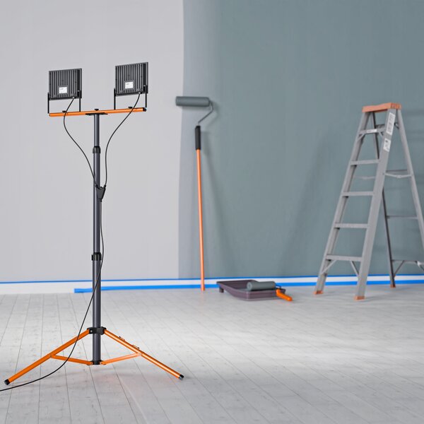 Solární LED reflektor 2 × 100 W, 2 × 11000 lm, IP65