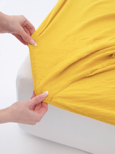 MK Lůžkoviny Froté prostěradlo do postýlky 60 × 120 cm - hořčicová
