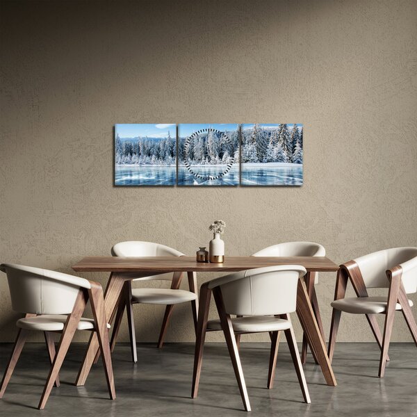Obraz zamrzlého jezera a zasněžených stromů (s hodinami) (90x30 cm)