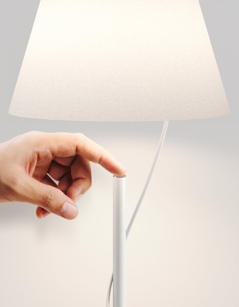 Lodes LED stojací lampa Hover, v. 149 cm, 2700K, 1x6,5W