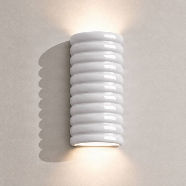 Lucande LED nástěnné světlo Riff, bílé, keramika, výška 25 cm, stmívatelný, Bílá / opál, Chodba, Keramika, Design